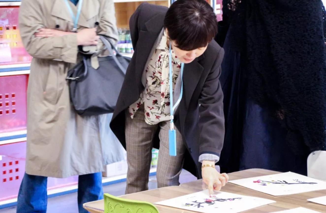 韓國(guó)FriendsMon代表參觀(guān)紅黃藍(lán)，與竹兜共同推進(jìn)教育項(xiàng)目合作